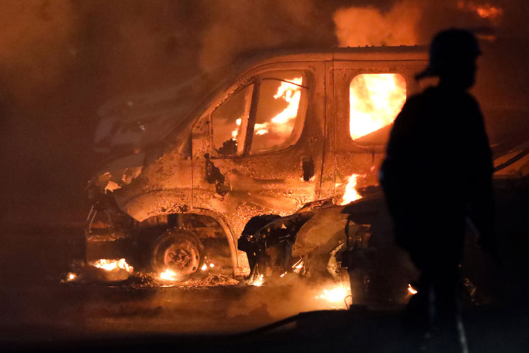 La Réunion: sécurité renforcée face à des "violences urbaines" depuis la visite de Macron