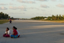 La piste de l'aéroport de Tuvalu. Photo Florent Baarsch
