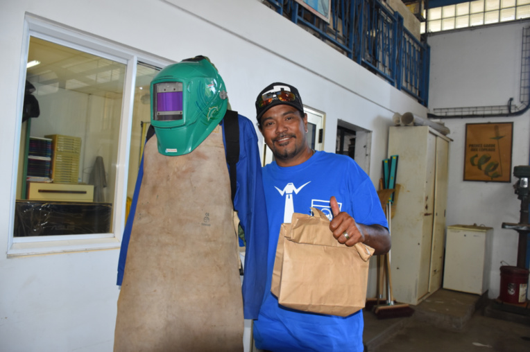 Timei espère devenir soudeur. Timei espère devenir soudeur.