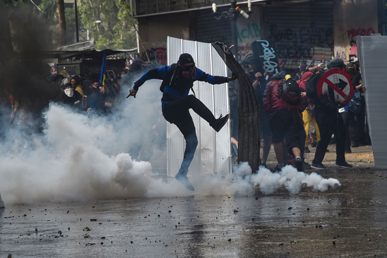 Chili: affrontements entre forces de l'ordre et manifestants pour la 3e semaine de contestation Chili: affrontements entre forces de l'ordre et manifestants pour la 3e semaine de contestation