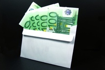 Allemagne: 190.000 euros distribués anonymement dans des enveloppes