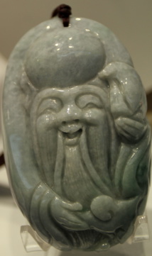 Très belle néphrite chinoise affichant un délicat gris marbré Très belle néphrite chinoise affichant un délicat gris marbré