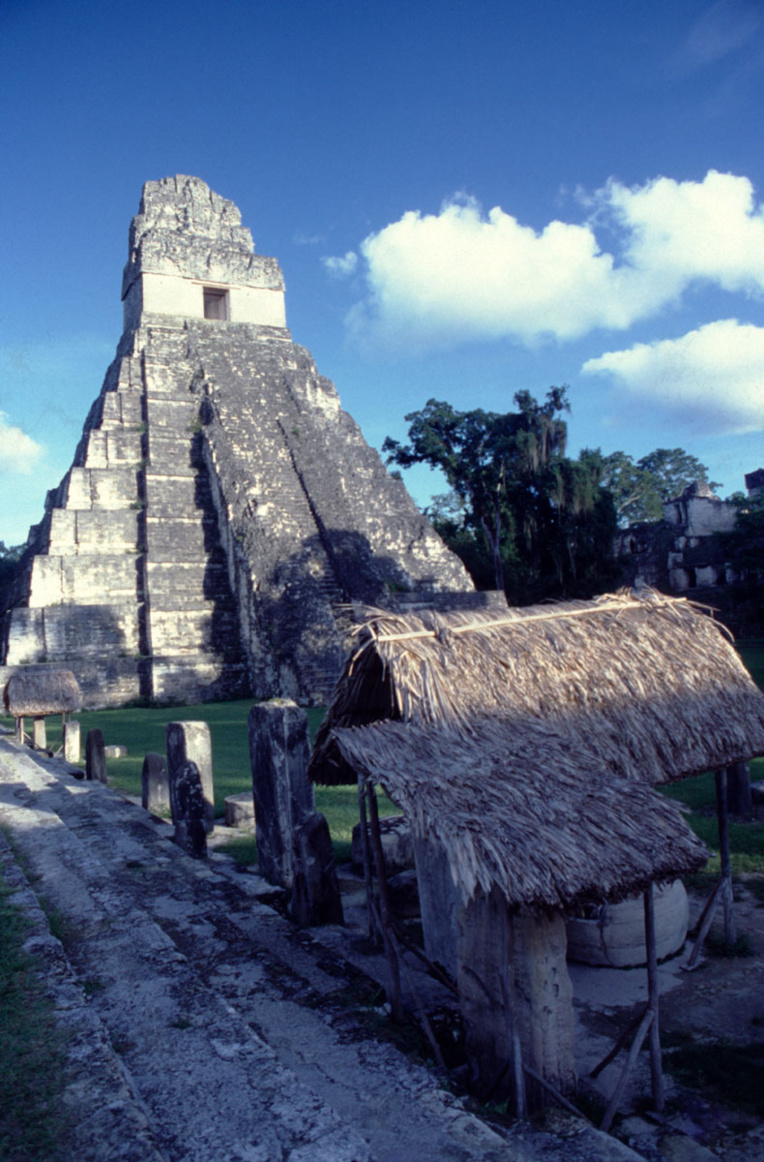 Une vue partielle des ruines de Tikal : les plus belles pièces de jade ont été retrouvées dans les tombes des anciens rois mayas.