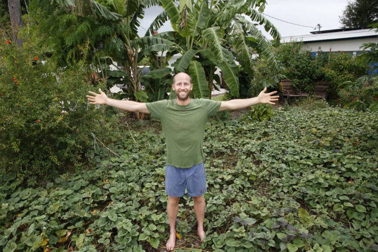 Il vit uniquement de la nature... dans une grande ville américaine Il vit uniquement de la nature... dans une grande ville américaine
