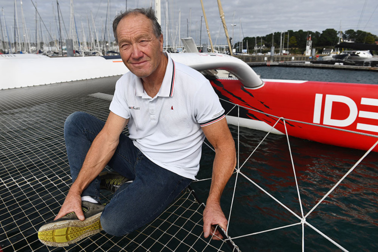 Voile: Joyon claque un nouveau record en solo à 63 ans Voile: Joyon claque un nouveau record en solo à 63 ans