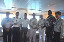 L’Austral à Papeete: échange de plaques