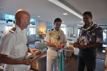 L’Austral à Papeete: échange de plaques