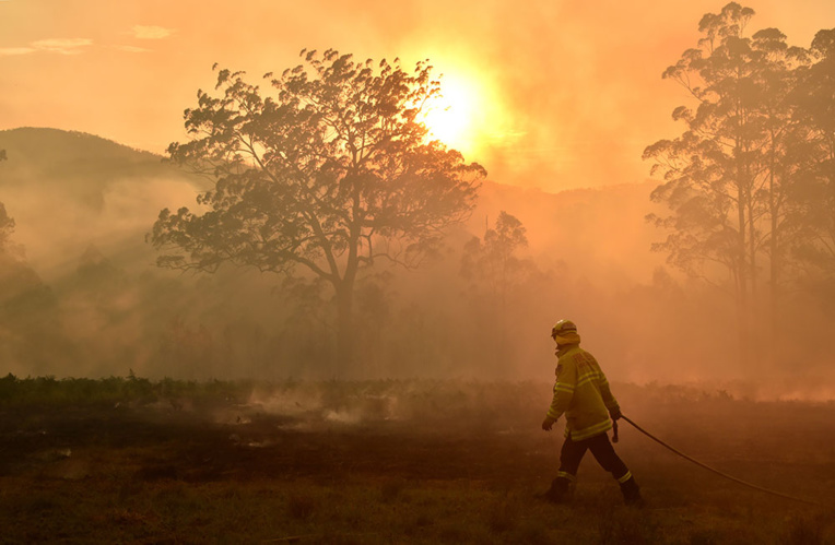 Incendies en Australie: des habitants pris au piège, le feu se rapproche de Sydney Incendies en Australie: des habitants pris au piège, le feu se rapproche de Sydney