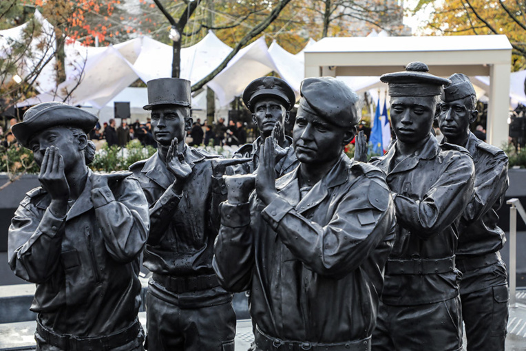 11 novembre: Macron rend hommage au "sacrifice suprême" des soldats morts en "Opex"