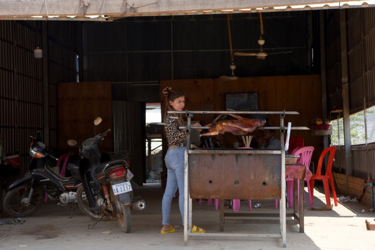 Pendus, assommés, noyés: au Cambodge, le commerce brutal de la viande de chien reste juteux Pendus, assommés, noyés: au Cambodge, le commerce brutal de la viande de chien reste juteux