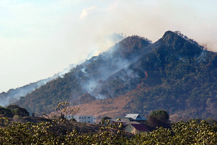 N-Calédonie: "les feux détruisent les potentiels de développement durable"