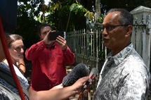 Charles Tetaria, ministre de la Santé, à la sortie du Conseil des ministres, mercredi 7 mars.