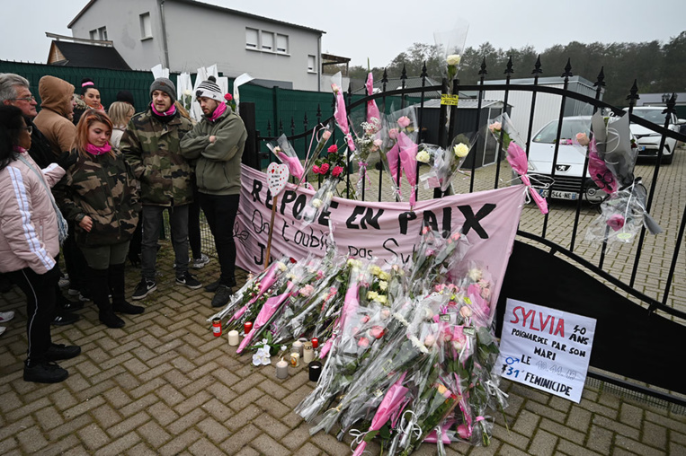 Bas-Rhin: marche blanche en mémoire de Sylvia, tuée par son mari Bas-Rhin: marche blanche en mémoire de Sylvia, tuée par son mari