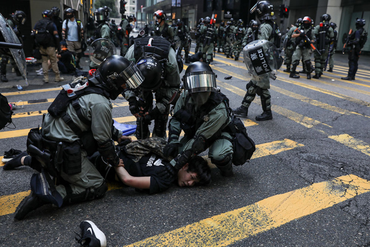 Hong Kong : des irréductibles prodémocratie retranchés sur un campus