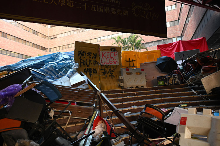 Hong Kong: la Chine promet de "riposter" à Washington, le siège du campus continue Hong Kong: la Chine promet de "riposter" à Washington, le siège du campus continue