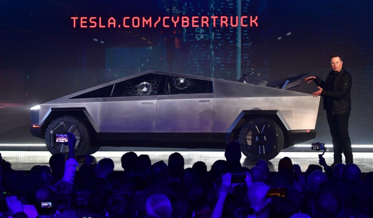 Grand spectacle et couac viral pour le pick-up futuriste de Tesla Grand spectacle et couac viral pour le pick-up futuriste de Tesla