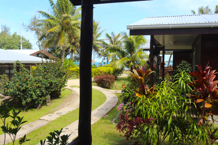 Une vue depuis l’un des bungalows de la pension Linda, en bord de lagon. Une vue depuis l’un des bungalows de la pension Linda, en bord de lagon.
