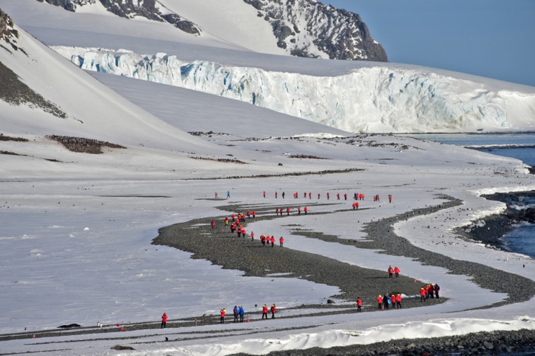 En Antarctique, des touristes à l'assaut de "la dernière frontière" En Antarctique, des touristes à l'assaut de "la dernière frontière"