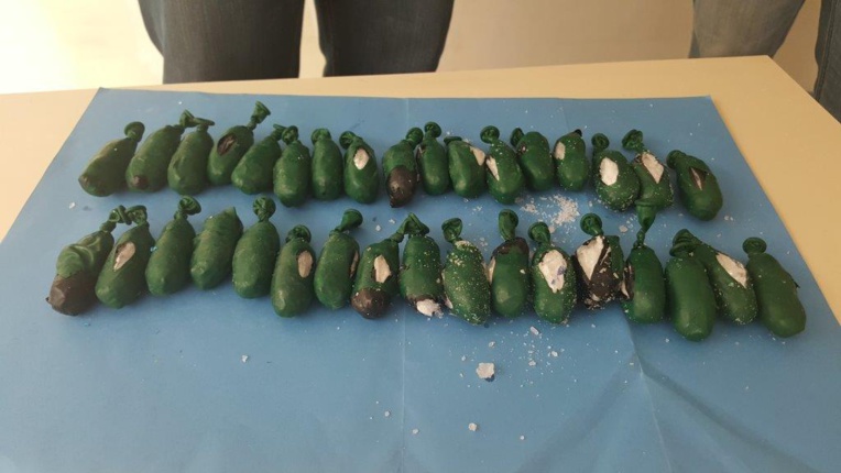 De l'ice conditionné dans des boudins retrouvés dans le corps des personnes. De l'ice conditionné dans des boudins retrouvés dans le corps des personnes.