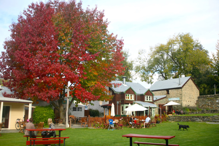 Couleurs d’automne sur la petite bourgade d’Arrowtown, dont le centre-ville est très tranquille. Couleurs d’automne sur la petite bourgade d’Arrowtown, dont le centre-ville est très tranquille.