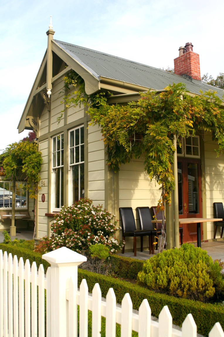 Petit cottage “very british”. Petit cottage “very british”.