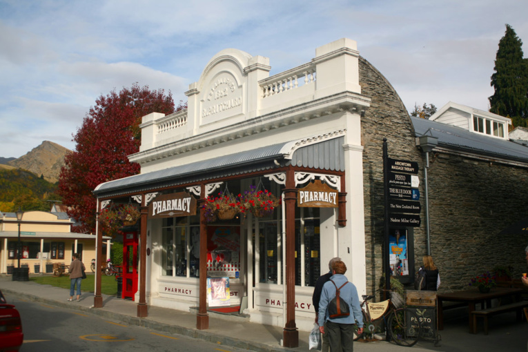 La pharmacie ressemble à une bonbonnière… La pharmacie ressemble à une bonbonnière…