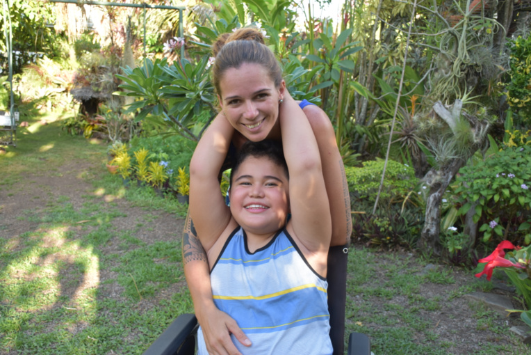 Ra'i et sa maman Heiani. Ra'i et sa maman Heiani.