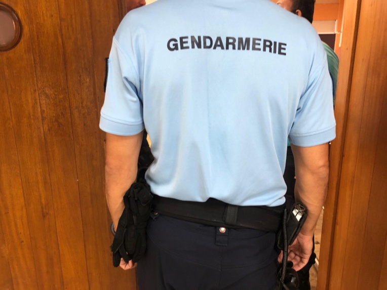 Il menace d’immoler ses deux enfants avec de l’essence Il menace d’immoler ses deux enfants avec de l’essence