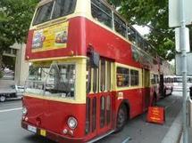 Auckland se dote d’autobus à impériale, Sydney condamne son monorail