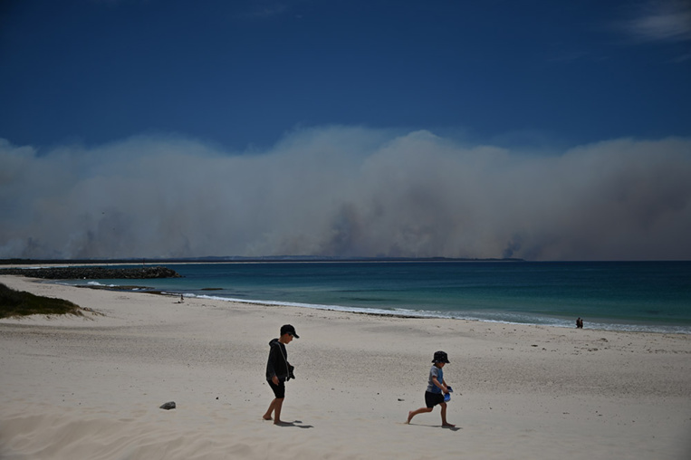 Australie: des incendies fusionnent en un "mégafeu" au nord de Sydney Australie: des incendies fusionnent en un "mégafeu" au nord de Sydney