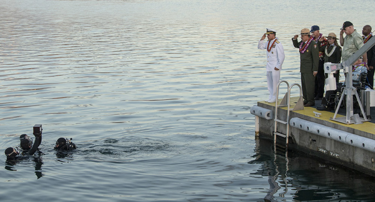 Les cendres d'un des derniers rescapés de Pearl Harbor immergées dans une épave Les cendres d'un des derniers rescapés de Pearl Harbor immergées dans une épave