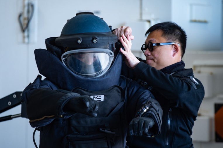 Hong Kong: la police affirme avoir désamorcé deux bombes artisanales dans une école Hong Kong: la police affirme avoir désamorcé deux bombes artisanales dans une école