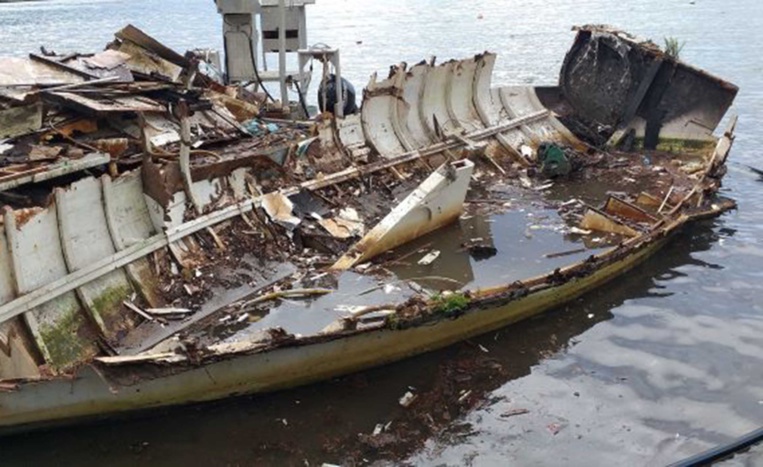 Le voilier abandonné de Moorea totalement démantelé