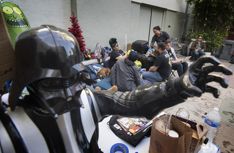 Une semaine avant la sortie du nouveau Star Wars, des fans américains font déjà la queue Une semaine avant la sortie du nouveau Star Wars, des fans américains font déjà la queue