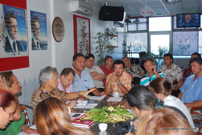 Des autonomistes unis pour la visite de François Baroin à Tahiti