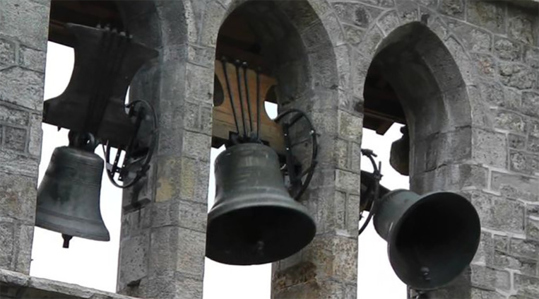 La construction d'une imposante église déchaîne les passions en Ardèche