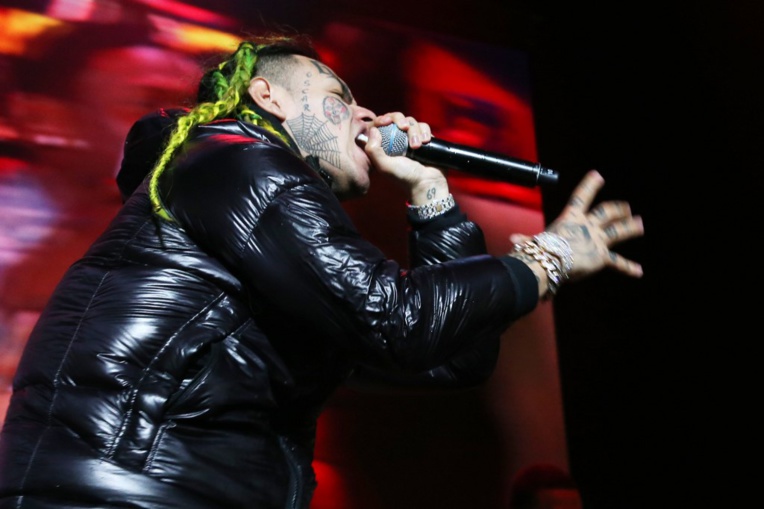 Témoin contre son propre gang, le rappeur superstar 6ix9ine condamné Témoin contre son propre gang, le rappeur superstar 6ix9ine condamné