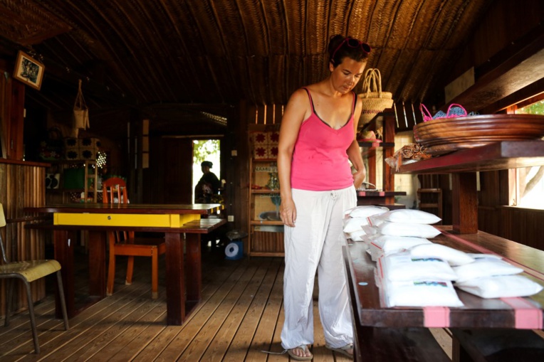 A Mayotte, les "mamans du sel" défendent leur pratique ancestrale