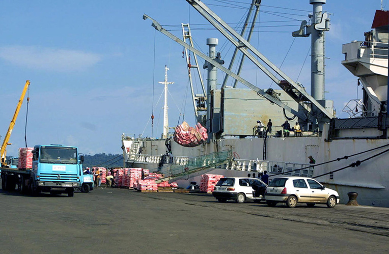 Attaques de pirates en rade de Libreville: un Gabonais tué et quatre Chinois kidnappés Attaques de pirates en rade de Libreville: un Gabonais tué et quatre Chinois kidnappés