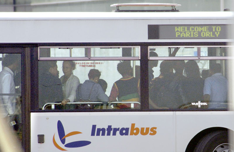 Martinique: cinq bus incendiés et un mouvement social qui dure Martinique: cinq bus incendiés et un mouvement social qui dure