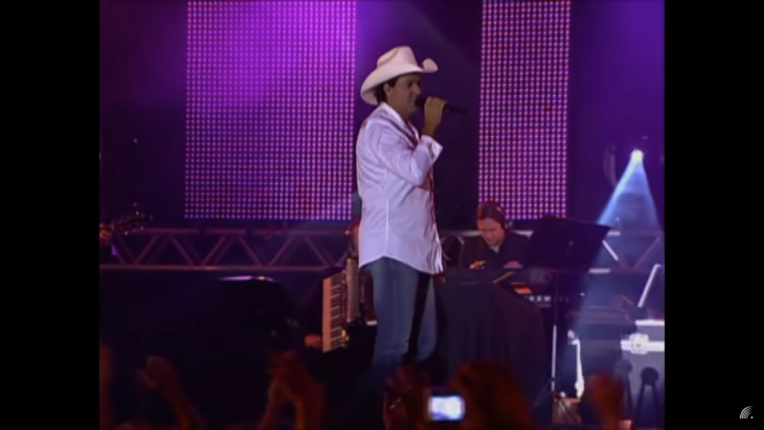 Brésil: un chanteur meurt d'un infarctus en plein concert Brésil: un chanteur meurt d'un infarctus en plein concert