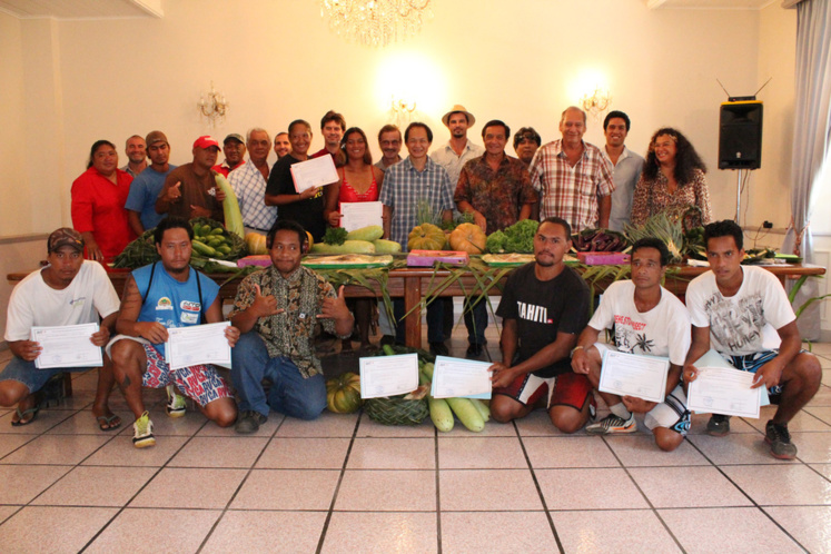Remise de certifications des CPIA du jardin collectif et partagé de Mamao Aivi Remise de certifications des CPIA du jardin collectif et partagé de Mamao Aivi