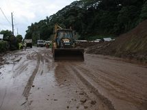 Eboulement à Mahaena : une maison emportée, interruption de la circulation automobile jusqu'à 17 heures(màj)