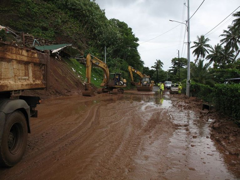 La route a pu être dégagée dans la journée de lundi. La circulation était annoncée rouverte pour 17 heures par le ministère de l'Equipement
