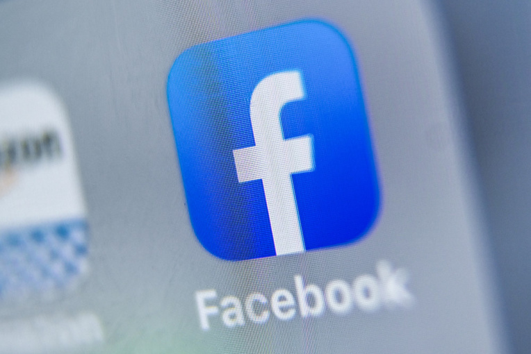Facebook bannit les "deepfakes", pas les vidéos parodiques