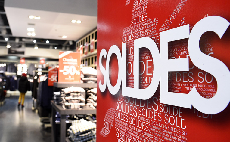 Les soldes d'hiver démarrent, raccourcis et en pleine grève
