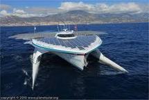 Le catamaran à énergie solaire, PlanetSolar, boucle son tour du monde