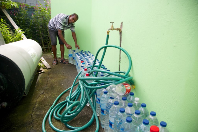 Guadeloupe: une barricade pour protester contre une coupure d'eau