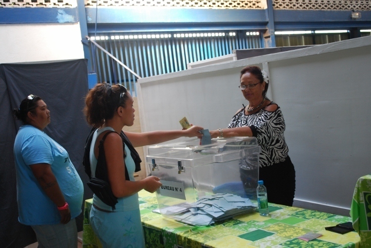 Taux de participation à 16h45 : 50.50 % estimé, réactions à la sortie des bureaux de vote