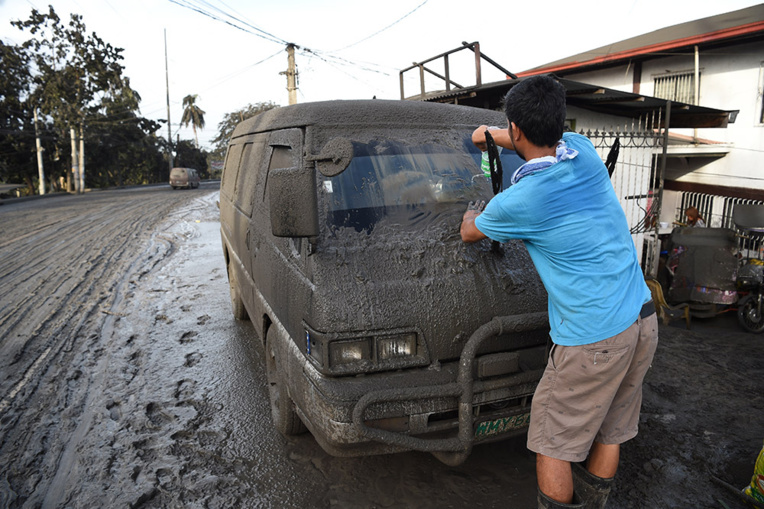 Les Philippines en alerte après le réveil du volcan Taal Les Philippines en alerte après le réveil du volcan Taal